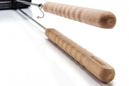 Gofrownica żeliwna na ognisko Petromax z długą rączką