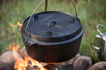 Duży żeliwny garnek Petromax ft12-t z płaskim dnem 10,8l 